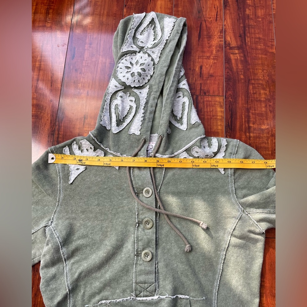 Free people sweater with hoddie side M
